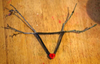 This stick ornament craft is the perfect rustic Christmas gift for anyone! Even better, they are incredibly easy to make with the kids or on your own. This easy rustic ornament is a must! Reindeer Ornament, Reindeer, Rudolph, Stick Ornament, Rustic Ornament