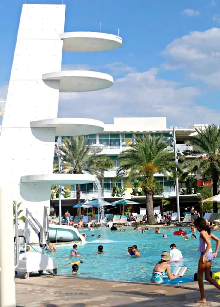 Come check out Cabana Bay Beach Resort a Universal hotel and find out why I suggest Cabana Bay Resort for Families. See detailed hotel pictures. #ReadyforUniversal #CabanaBay 