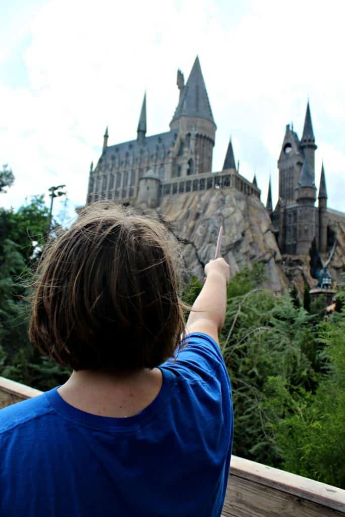 Are you thinking about taking a Harry Potter fan to Universal Orlando for the first time? Don't miss these Universal tips for Harry Potter fans. #ReadyforUniversal #UniversalStudios #Orlando #FloridaTravel #FamilyTravel #HarryPotter